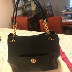 Tory Burch Chelsea Slouchy Tote--Black